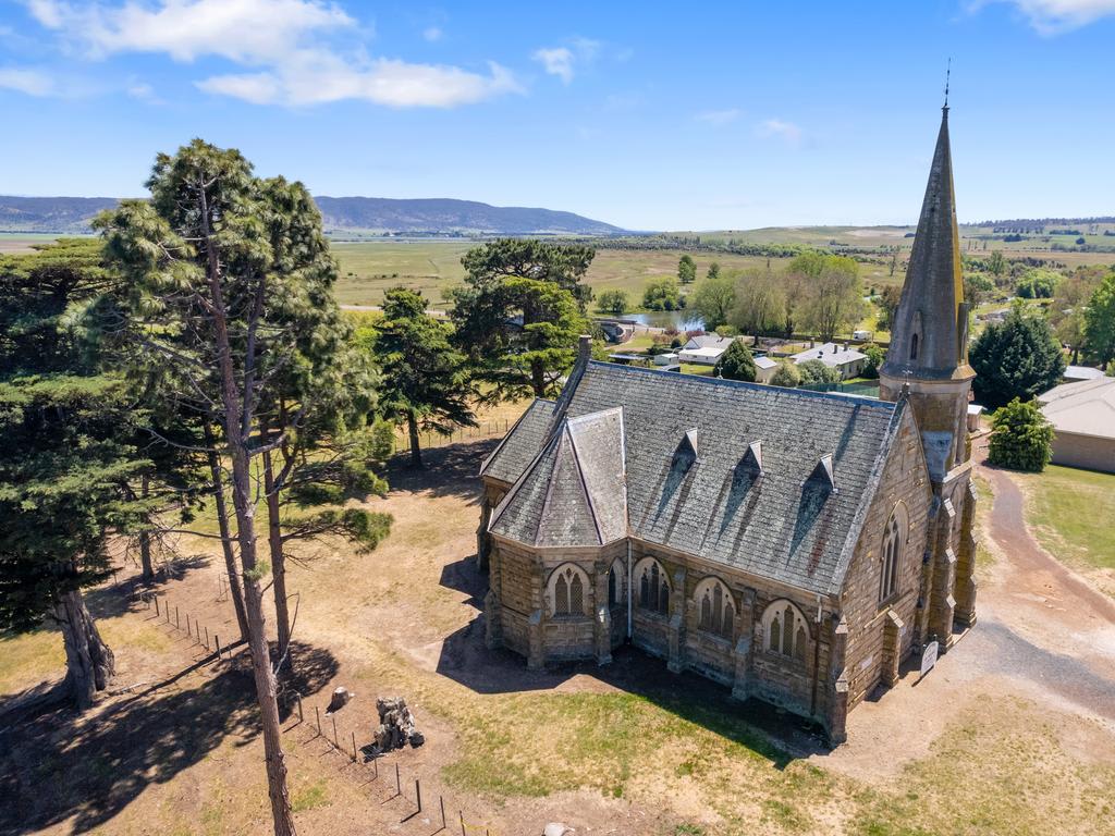 Who wins, the sandstone church or the riverside Toorak?